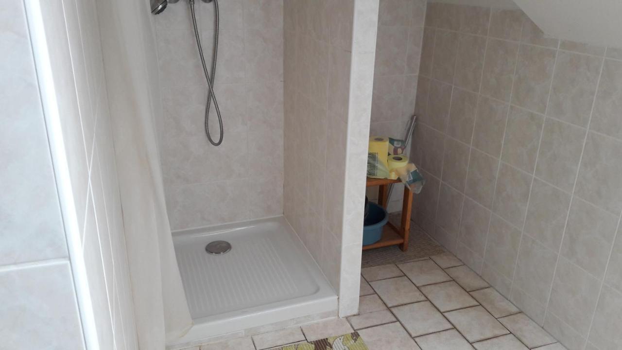 Ubytovaci Zarizeni Lovosice Luaran gambar